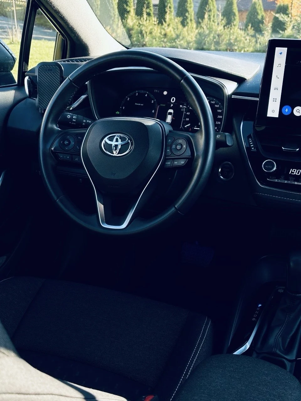 Приборная панель и руль Toyota Corolla