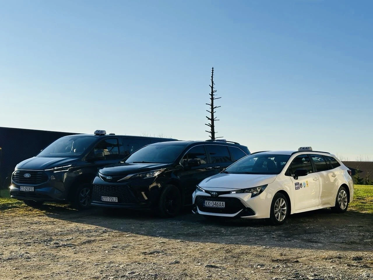 Ford, Toyota Sienna и Toyota Corolla из автопарка 7taxi.pl